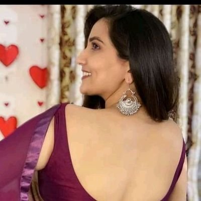 Moda korgazmasida yalangoch kokraklar