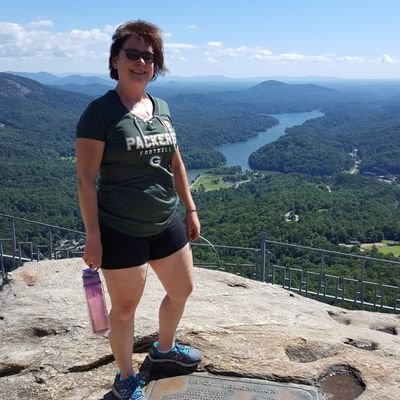 Love my Green Bay Packers, volleyball, piano and the mountains.