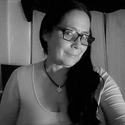 XimenaPsicoped1's profile picture. Humanamente Humana
Académica, Docente, Psicopedagoga, abuela, madre, amiga. Libre, osada, resuelta. Me gusta:Un buen vino, buena película, el buen sexo y volar.