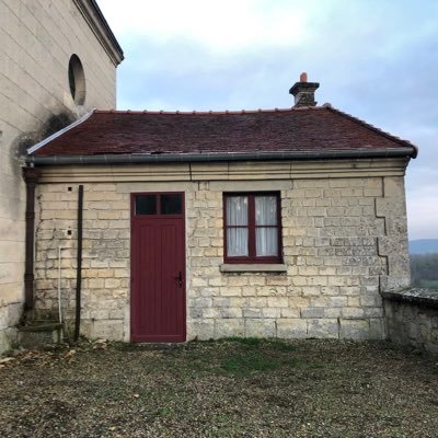 Jeune juriste passionnée de généalogie, originaire de Picardie, Bretagne, Portugal et Allemagne, habitant à Paris.