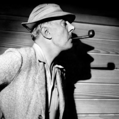 Monsieur Hulot just vibing to a different song every tweet. Account by @trylovepodcast, clip from MONSIEUR HULOT’S HOLIDAY (1953). DM song suggestions!