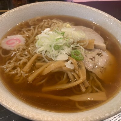 愛知県豊川市にあるらーめん店🍜以前暮らしていた山形県米沢市で多くの人に親しまれている米沢らーめんの味が忘れられず地元豊川市で「米沢らーめん鷹山」として開業🍜麺・スープ・食材にこだわったどこか懐かしいらーめんです☺