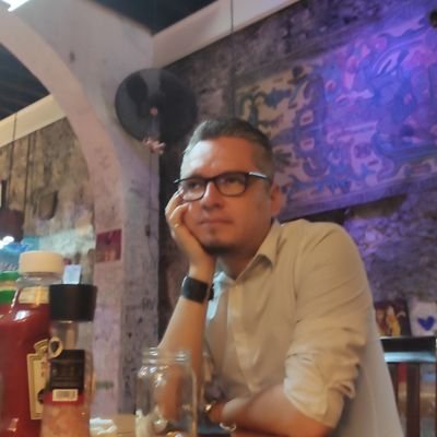 Me gusta filosofar con objetos inanimados, excepto con la estufa, que siempre hace trampa en el poker.....