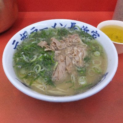 🍜福岡出身で関東在住のラーメン愛好家です。アカウント名は故郷の長浜ラーメンですが、今ではラーメン二郎が大好きで、その魅力を皆さんと共有します。一緒にラーメンを楽しみましょう！

気に入った方を無言フォローいたしますのでご容赦ください。
私へのフォローも無言でどうぞ!
#ラーメン #ラーメン二郎