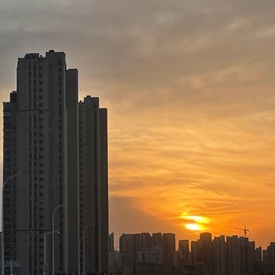looklookrap's profile picture. 自己的骚m老婆分享给你们，老婆会很喜欢看你们的评论和私信，但是大5岁以上的就别来了，她目前大约睡过60-70男人，三个洞都被开发过，不露脸，但是老婆颜值很高～加老婆微信有门槛200，只收口令红包