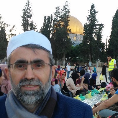 Kemal Özer'in 2. hesabıdır.
Maalesef ana hesap olan @kemalozercom blokludur.
Paylaşımlar gösterilmediği gibi takipçiler sürekli kaldırılıyor.
Bunu takibe alalım