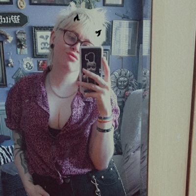 24♡ she/ her♡ massive nerd♡ onion ring enthusiast ♡
