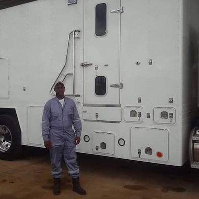 EfigenR's profile picture. Open hole..