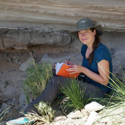 Magmatic petrologist | Volcanologist | assistant professor at @RWTH, prev @ETH_ERDW @BrownGeoSci @NMNH | looking at all things fluid and magma in the crust!