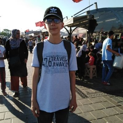 Bir insanın kalbi kırmak kolaydır , ama tamir etmek imkansızdır.
Ne atarsam atam paylaşabilirsiniz.İnstagram = @turgutbabaxd ( gir hesapları bul )