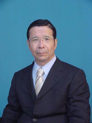 長い間理論物理学の研究者をやっていましたが、その後東大英数理教室という教育ソフトの開発販売を行う会社を設立、また日本経済復活の会をスタートさせ、日本経済の復活のための活動を行っております。