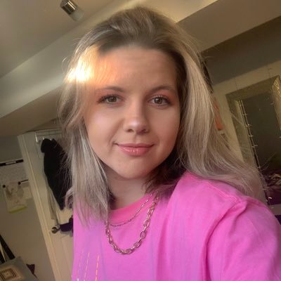 chloeefarr18's profile picture. 