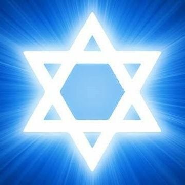 Judío. Mi patria es el mundo por lo tanto soy ciudadano del mundo. Luchó contra el antisemitismo.