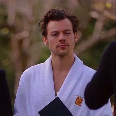 SocietyHf's profile picture. my personality is solely that I studied abroad in Paris in 2018