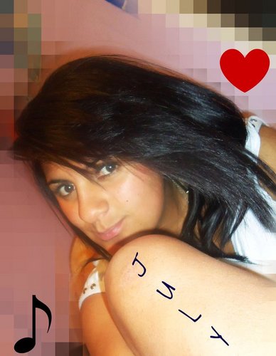 julyzitagiraldo's profile picture. 