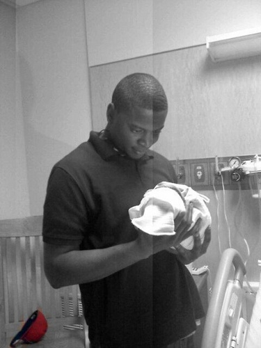 Vinnyz_tweet's profile picture. #teamArmystrong 
#teamAIRBORNE
#teamEducated
#teamPROUD_ACTIVE_FATHER!
#teamAries 
       ^___
	  •L•
    --/ \--¥
     _! !_    #team2CUP