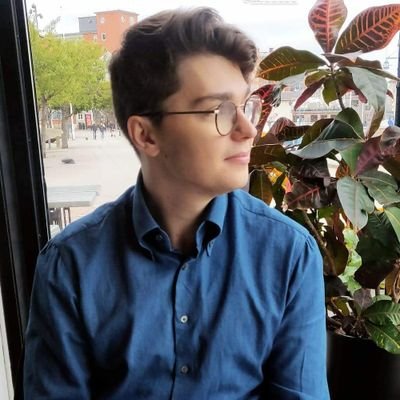 McFlirr's profile picture. Skoputsare, programmerare, Filip.