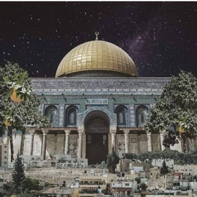 ‏‏‏‏‏‏‏‏يؤمِّلُ دنيا لتبقى لهُ
            فماتَ المؤمِّلُ قبل الأملْ
    حثيثًا يروِّي أصولَ النّخيلِ
   فعاشَ الفسيلُ وماتَ الرّجُلْ