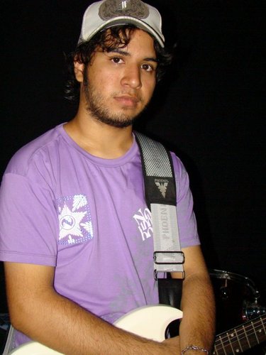 Olá, meu nome é Daniel Lima sou natural Maracanaú-Ce. Toco em uma banda chamada DÁPHILA @bandaphila...