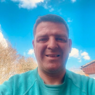 Am here to check out tweets & share tweets & connect with others. Am laid back & easy going. Loving life. I live in the countryside in Greater Manchester U.K.