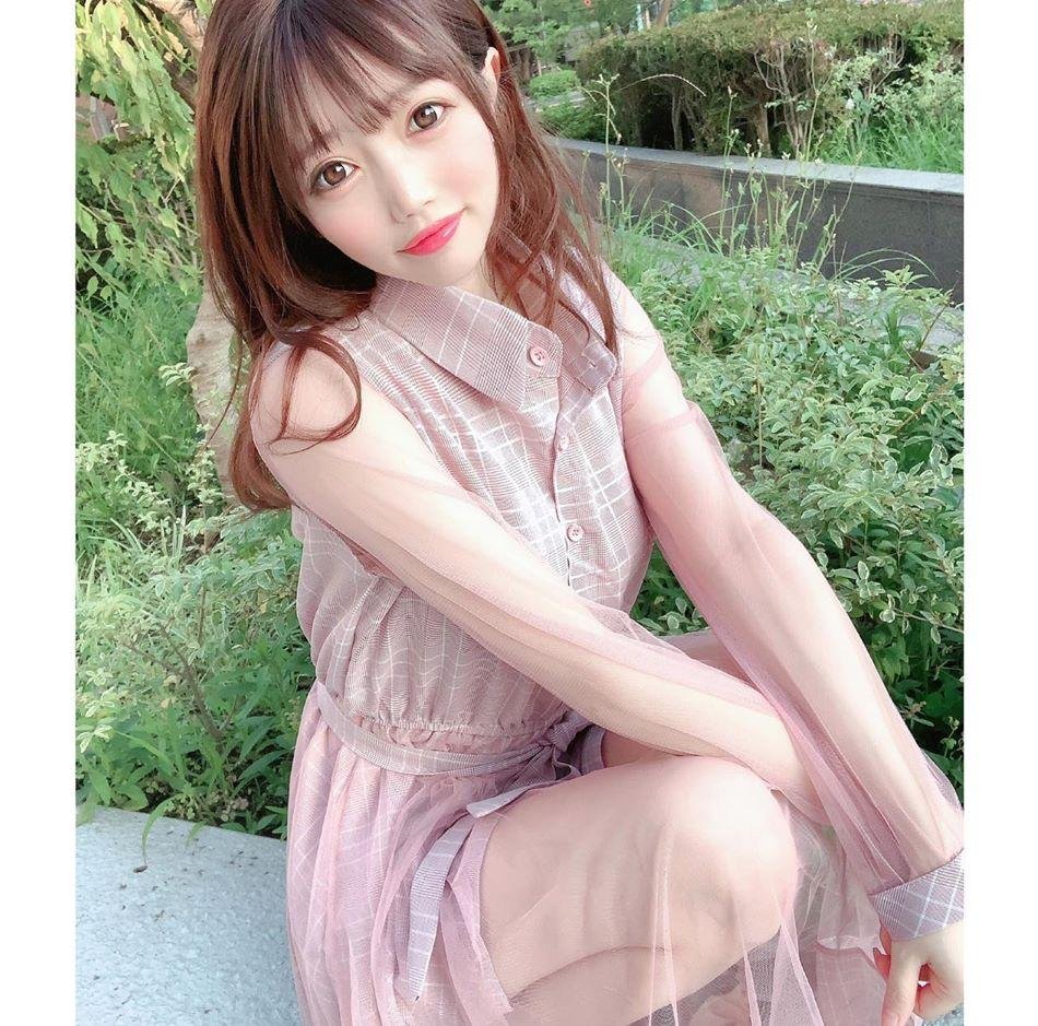 新しい友達を作るのは大好きなのよ！フォーしてくれたら、あたしの写真を見せてあげるわ