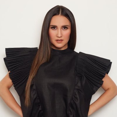 Nesta página será postado links de Votações e Informações sobre a Cantora e atriz mexicana @DulceMaria. | Seguido e Reconhecido pela própria Dulce María .