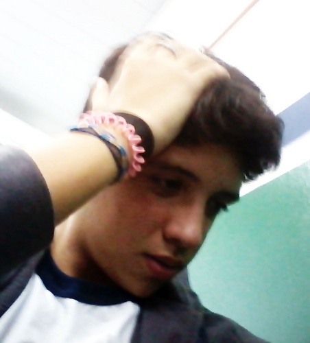 Gaucho de Porto Alegre.. *---*
Gosto mto de musicas .. e tenho 16 anos