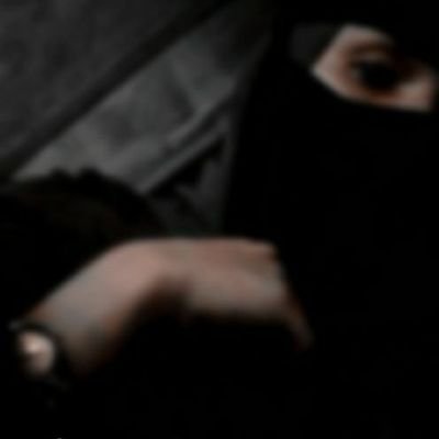ـ أنا إنسانة مُسالمة أنتمي للمُوسيقى والهُدوء..
ـ أنا اُخت الكُتب وصديقة القهوة.