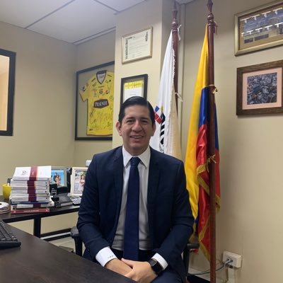 Abogado, Barcelonista, Registrador Mercantil, Docente.
