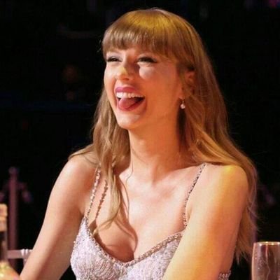_wildestwinter's profile picture. 21 | swiftie since 2014 | evermore supremacist ~
 army | aroha | once