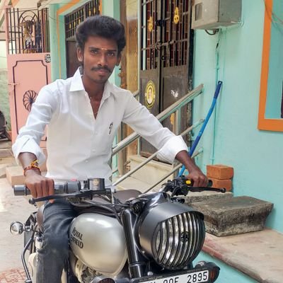 7yVxlaWQksLkrd0's profile picture. மொத்த பிடிவாதத்தையும்
உடைக்கும் வலிமை
பிடித்தவரின் மௌனத்துக்கு உண்டு...