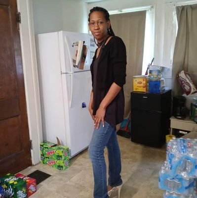 supermomtrish9's profile picture. self taught cake decorator who loves her life covered in frosting