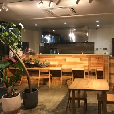 上山温泉駅前にある蕎麦＆カフェ・11時〜14時は蕎麦屋 、14時30〜22時はカフェやってます（中の人はカフェ店長）