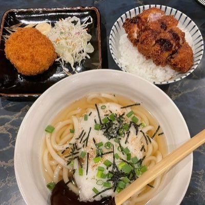 室蘭・中島のうどん、酒、肴の店「ゆるり」でございます！うどんは20種類ほど、おつまみも多数ございます！ビール、ハイボール、ホッピー、日本酒、ボトルキープも可能です！