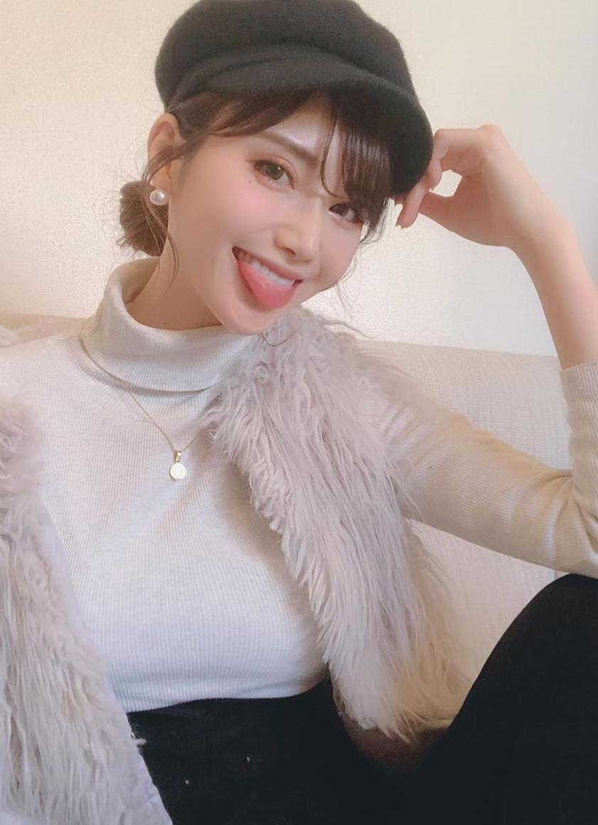 エッチがダーイスキ！ フォーしてくれたら、ヌードでも見せてあげるもん～