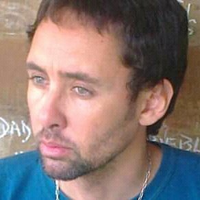 uruguayo auxiliar contable q hace lo necesario...esperando el momento...estudian te la Fundacion keshe....conpañero de la conciencia de hoy...paz inverencial!!!