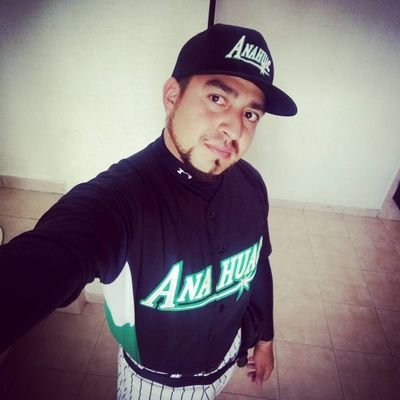 Administrador, Diseñador, Tatuador, Vendedor, Desarrollador, Padre, Hijo, Esposo, Religioso, Aleyo... Y lo que me falta por cumplir...