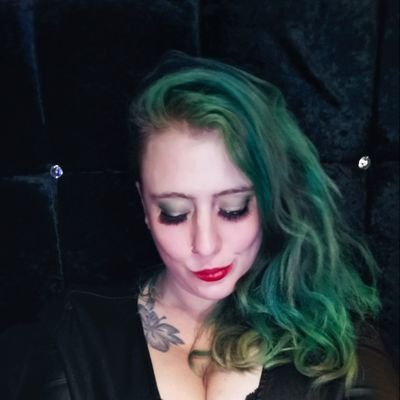 Jazzi82397531's profile picture. Bass player, crocheteer and useless artist.