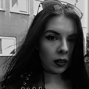 offizLisaKramer's profile picture. Either pretty weird or pretty cool that depends on you 
21/Singer/music lover