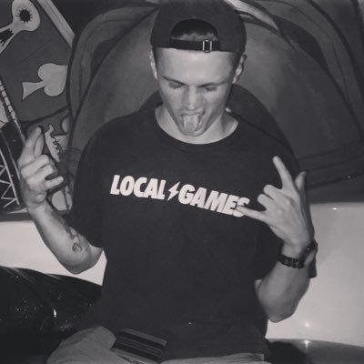 streamer! https://t.co/RJZnFYCdfZ Insta~Hey_Hunter