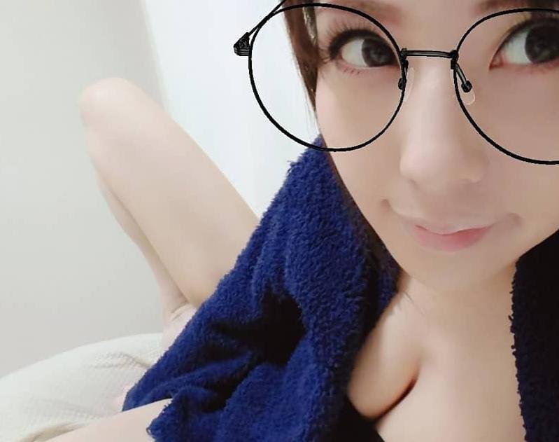 セフレになりたいな(///∇︎///) 早くフォーして、写真を見てみて！