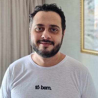 pedrolyra's profile picture. 🤡#ForaBozo
🐶Dog Person
😍Family Guy
Easy Going
Hard Worker
Atacado a geladeira de madrugada; 
1 colher de L. Ninho em pó + 1 de nescau no meio da noite é vida
