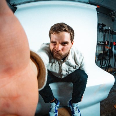 drake_psd's profile picture. associate art director 🛩️ / cartwheel enthusiast 🤸🏻