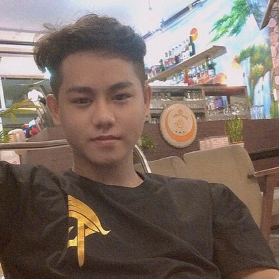 hung24180396's profile picture. 