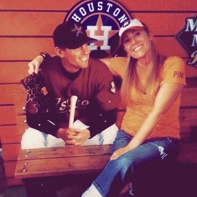 amy_rouse's profile picture. Just tryin to get by without shovin.