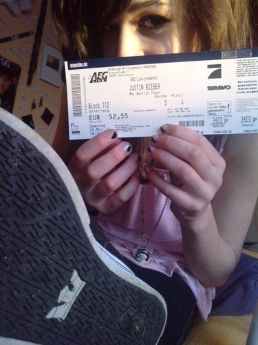 26.03.11 Oberhausen ! best day on the @justinbieber concert !
have bieber fever !  I need Dr. Bieber ! love u babe (: