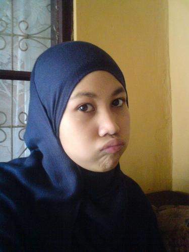 im agood girl..smart..loves korean drama and music..some people said im so childish..but is not..they say it becoz they do not knw who i am..
;)