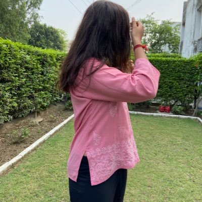 Woh pari woh hoor woh naazneen
Hai Kaha ?
Shayad vo hai yahan 🎶 🎶