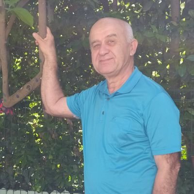 Hayat; düşünenler için komedi,hissedenler için ise trajedidir..En büyük aşk BEŞİKTAŞ 🦅⚽🦅