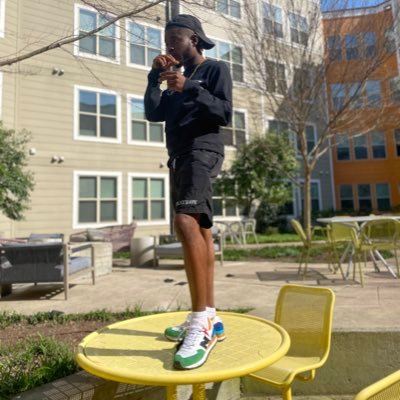 __poeticvibes__'s profile picture. 252 YKTV‼️‼️💰